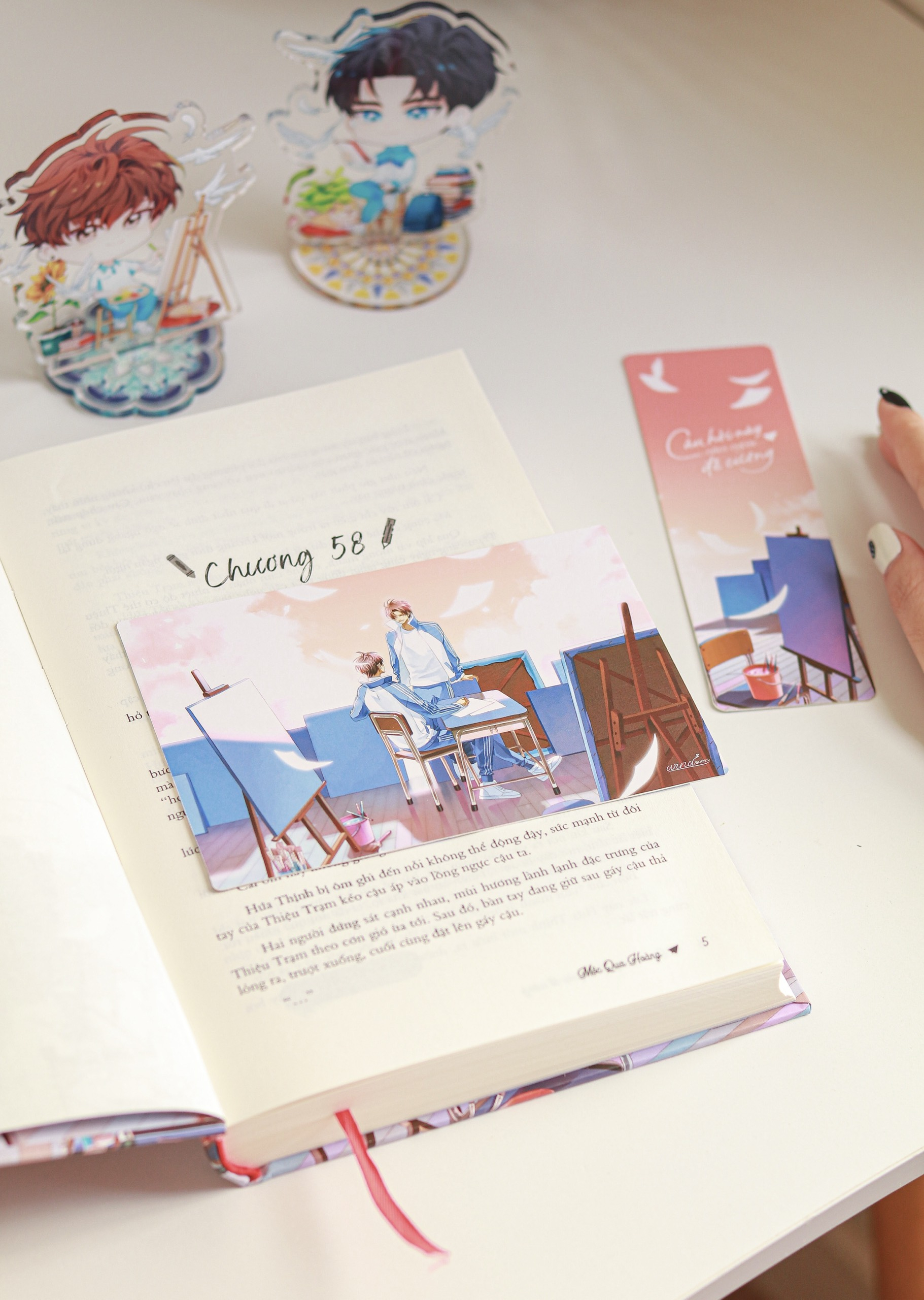 Bộ
						
										
										Câu Hỏi Này Nằm Ngoài Đề Cương - Tập 2 - Bản Đặc Biệt - Bìa Cứng - Tặng Kèm Bookmark Ivory + Postcard 2 Mặt Bồi Cứng + Standee Chibi Acrylic - Ảnh 8