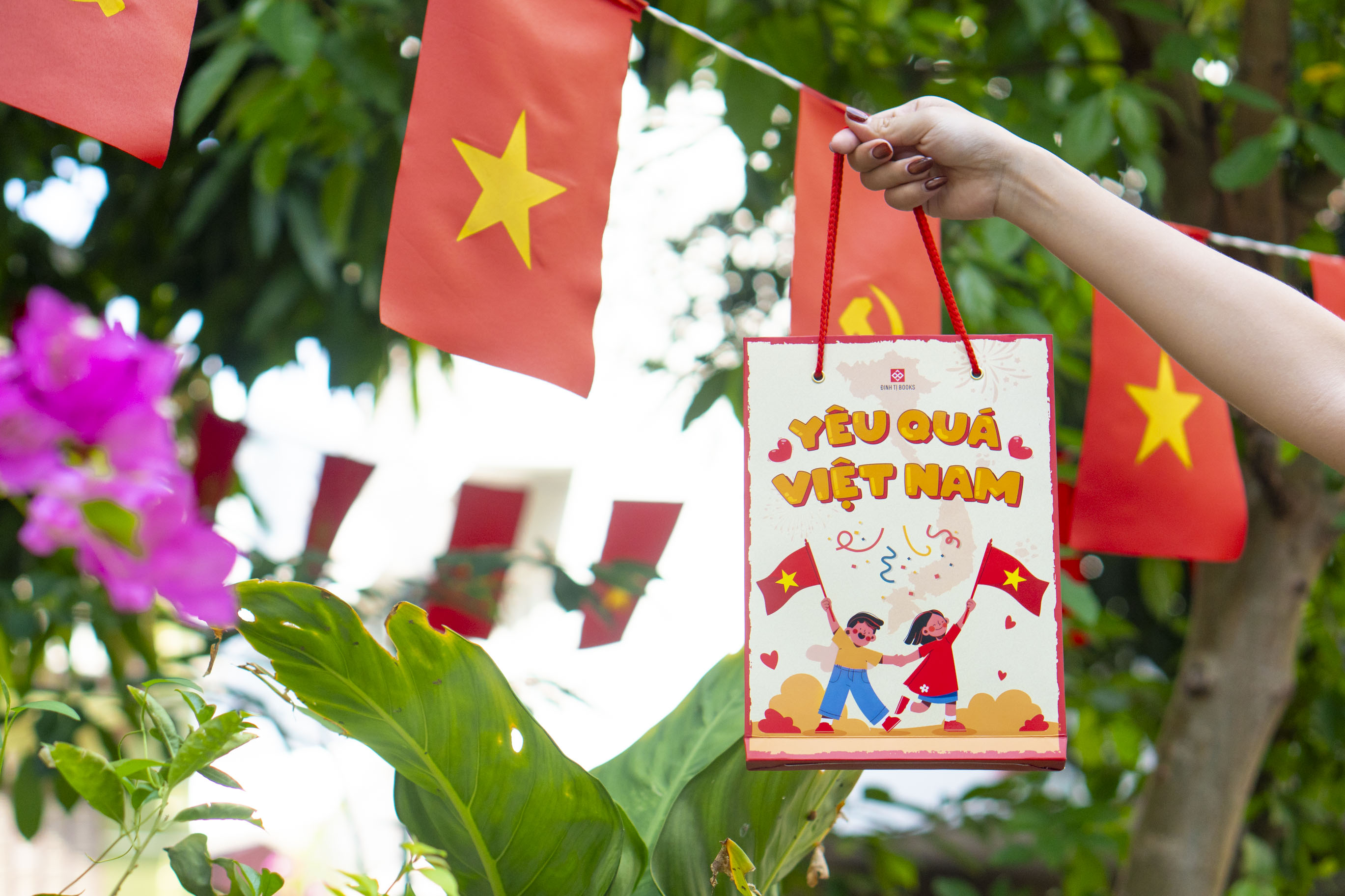 Bộ Sách Yêu Quá Việt Nam (Bộ 6 Cuốn) - Tặng Kèm Túi Đựng + Sticker + Bản Đồ Việt Nam - Ảnh 16
