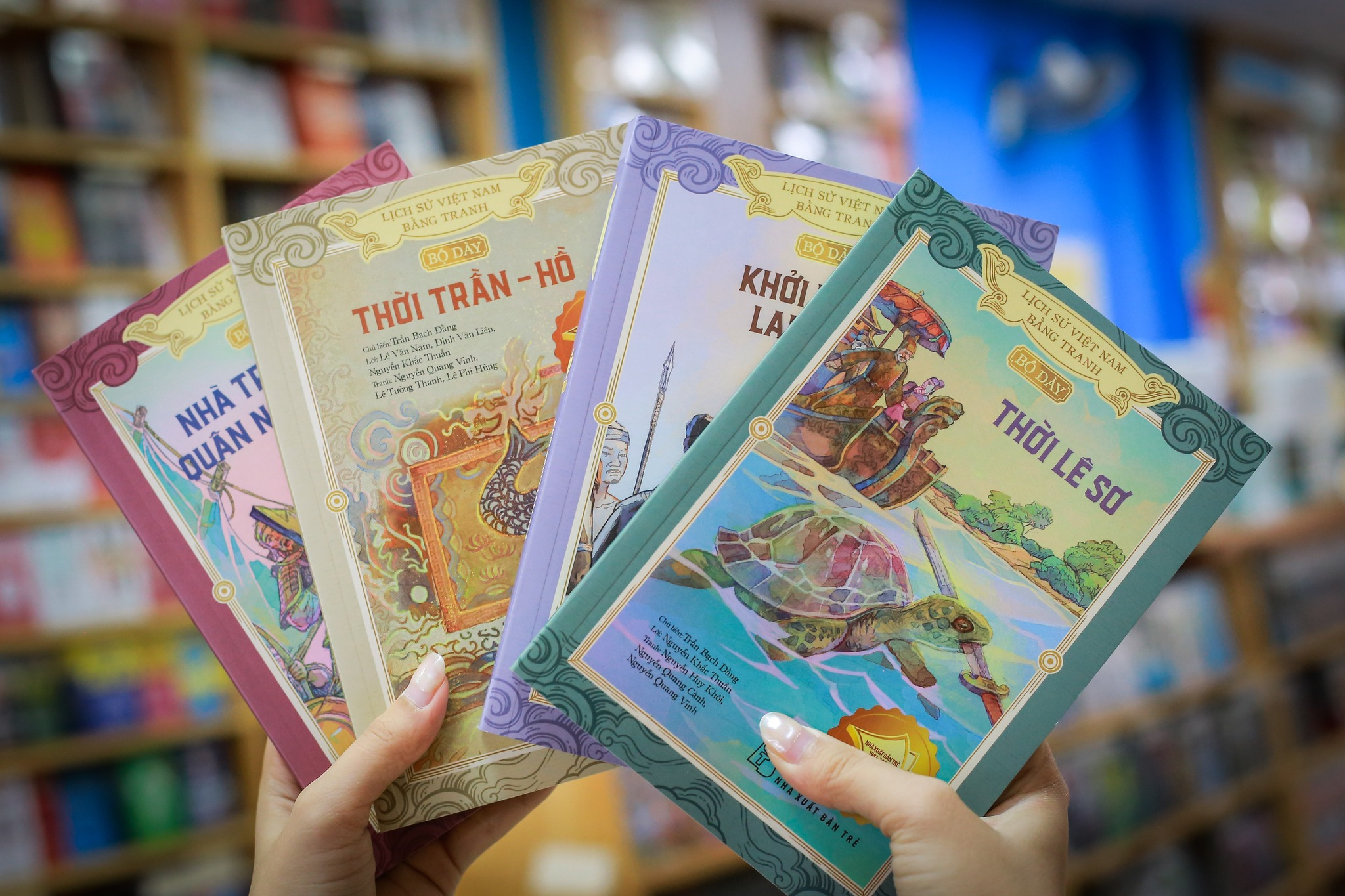 Boxset Lịch Sử Việt Nam Bằng Tranh - Bộ Dày (Hộp 12 Cuốn) - Tặng Kèm 12 Postcard - Ảnh 6