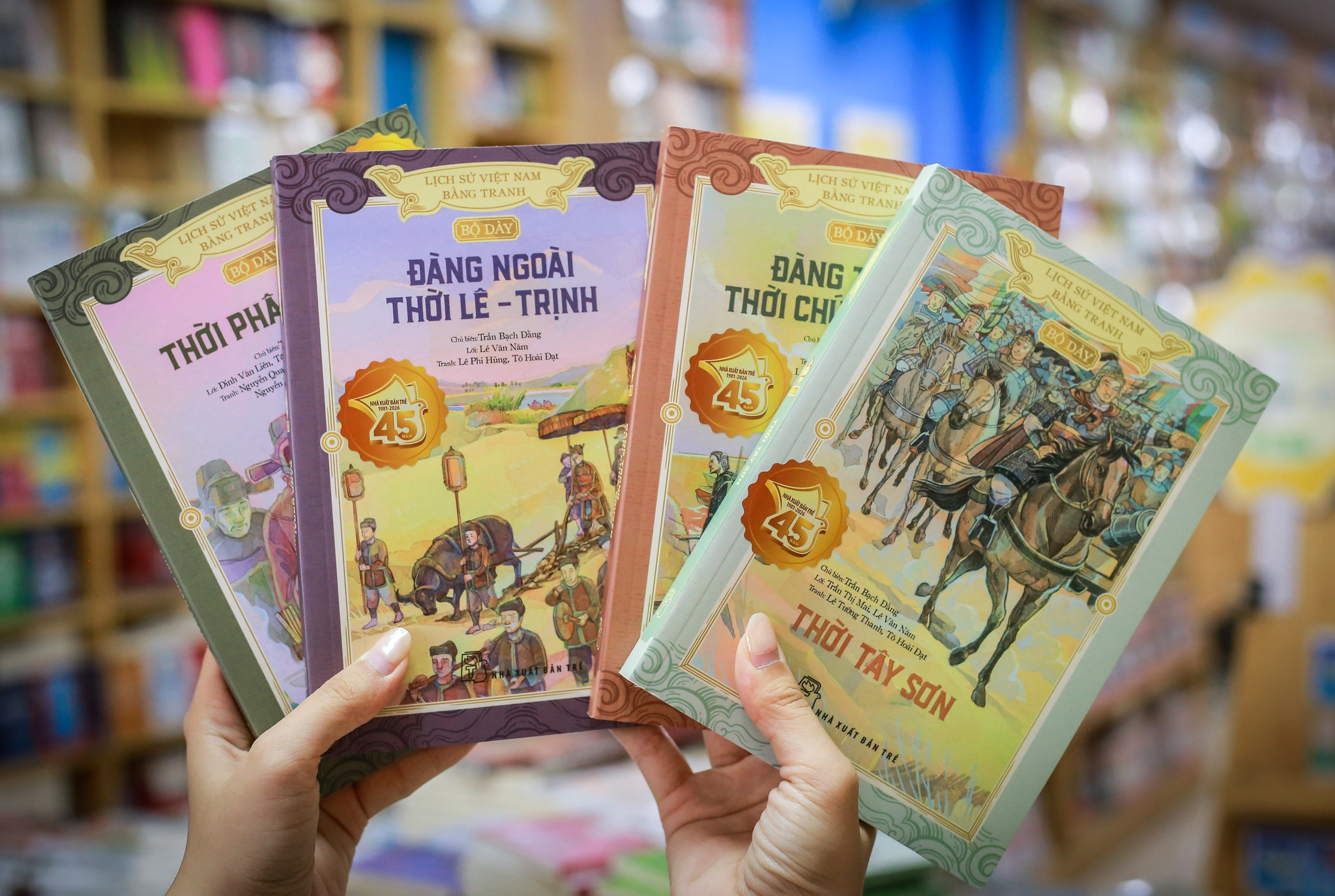 Boxset Lịch Sử Việt Nam Bằng Tranh - Bộ Dày (Hộp 12 Cuốn) - Tặng Kèm 12 Postcard - Ảnh 7
