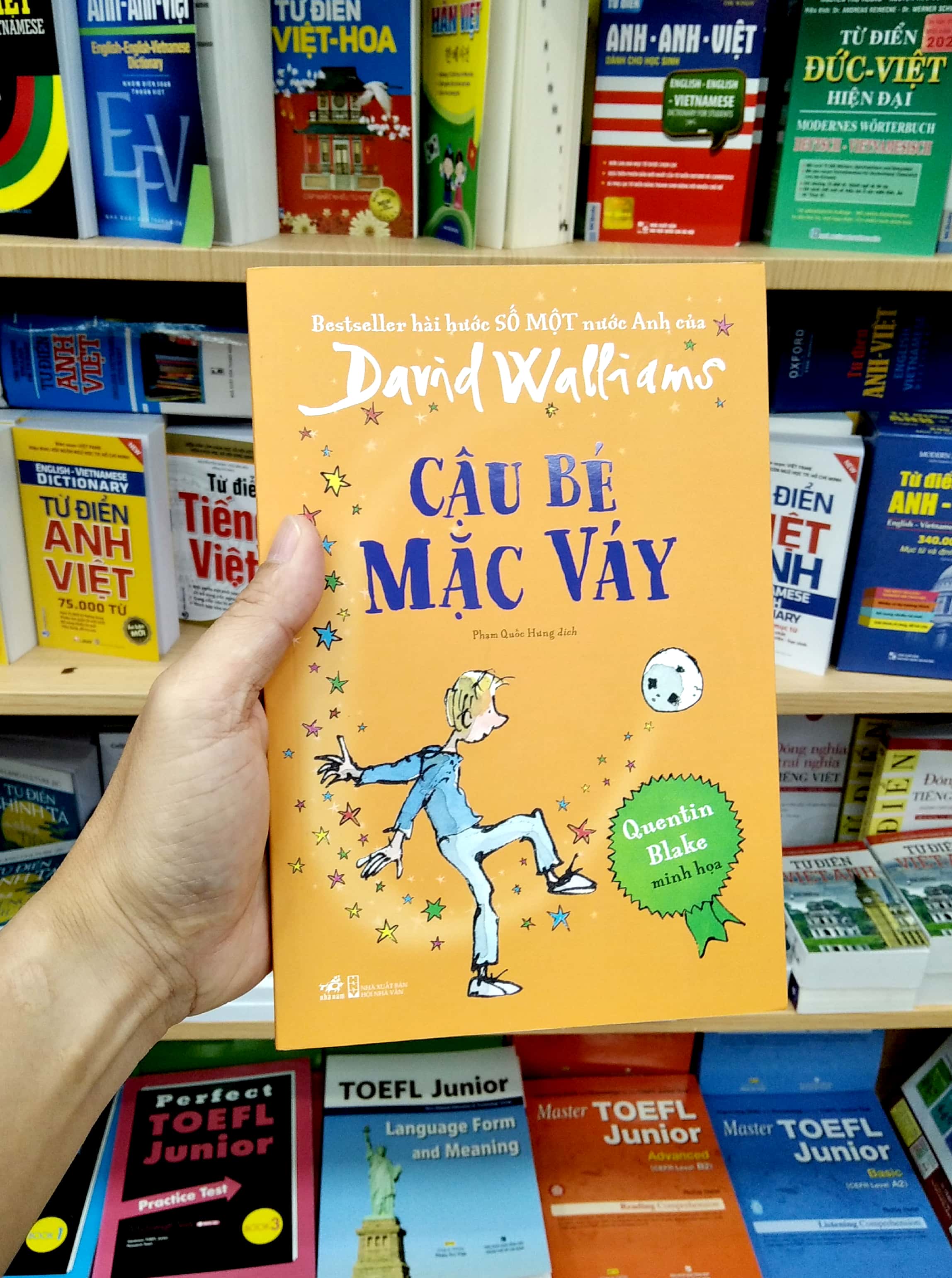 cậu bé mặc váy - Ảnh 2