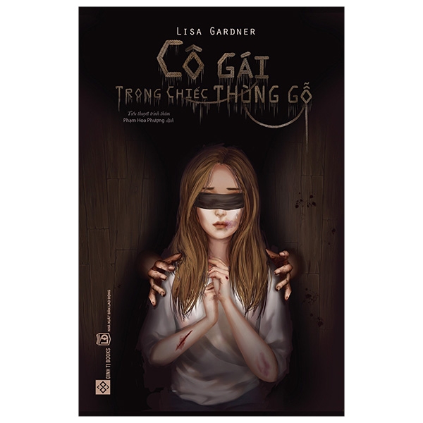 cô gái trong chiếc thùng gỗ