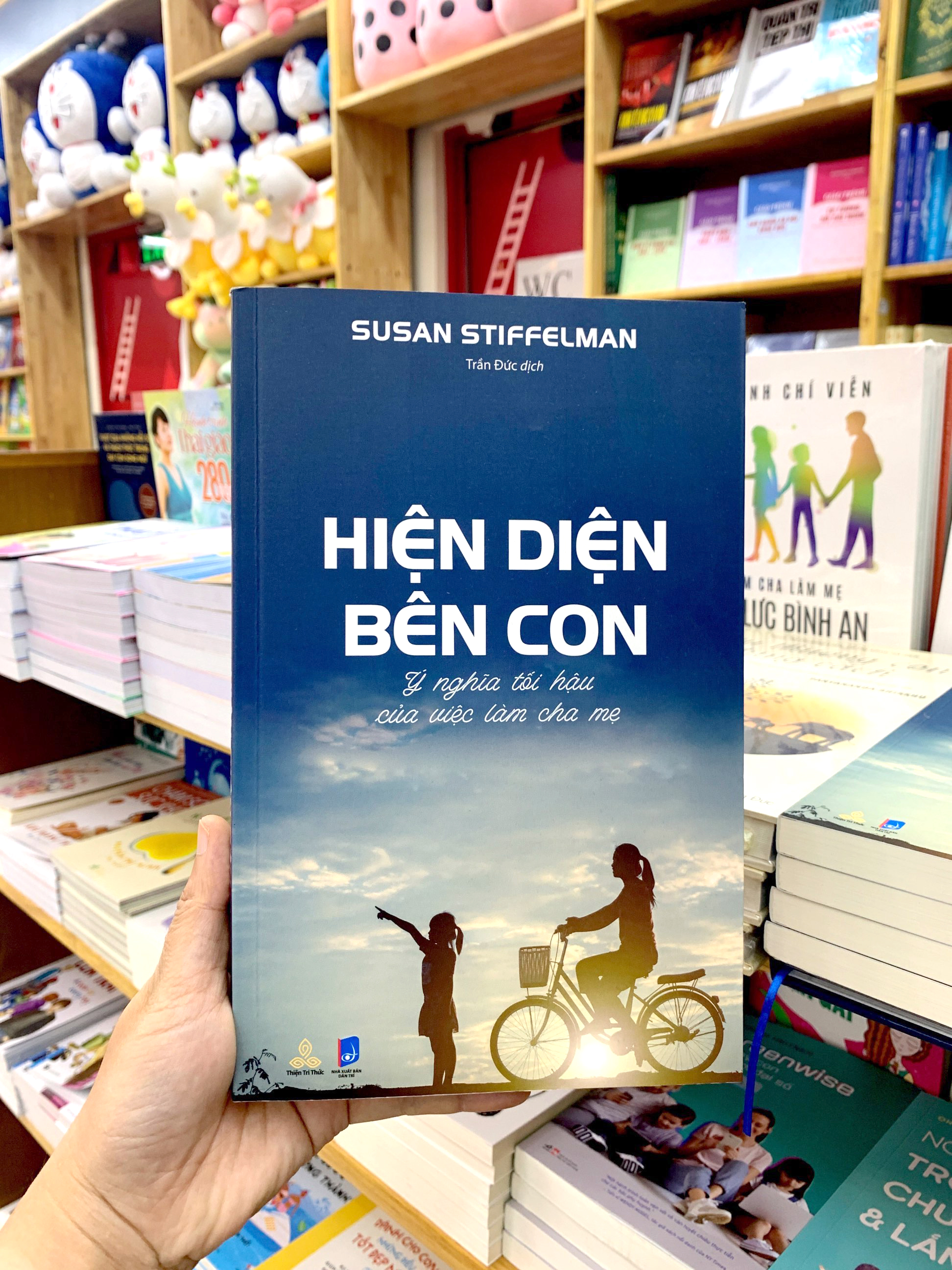 hiện diện bên con - ý nghĩa tối hậu của việc làm cha mẹ - Ảnh 8