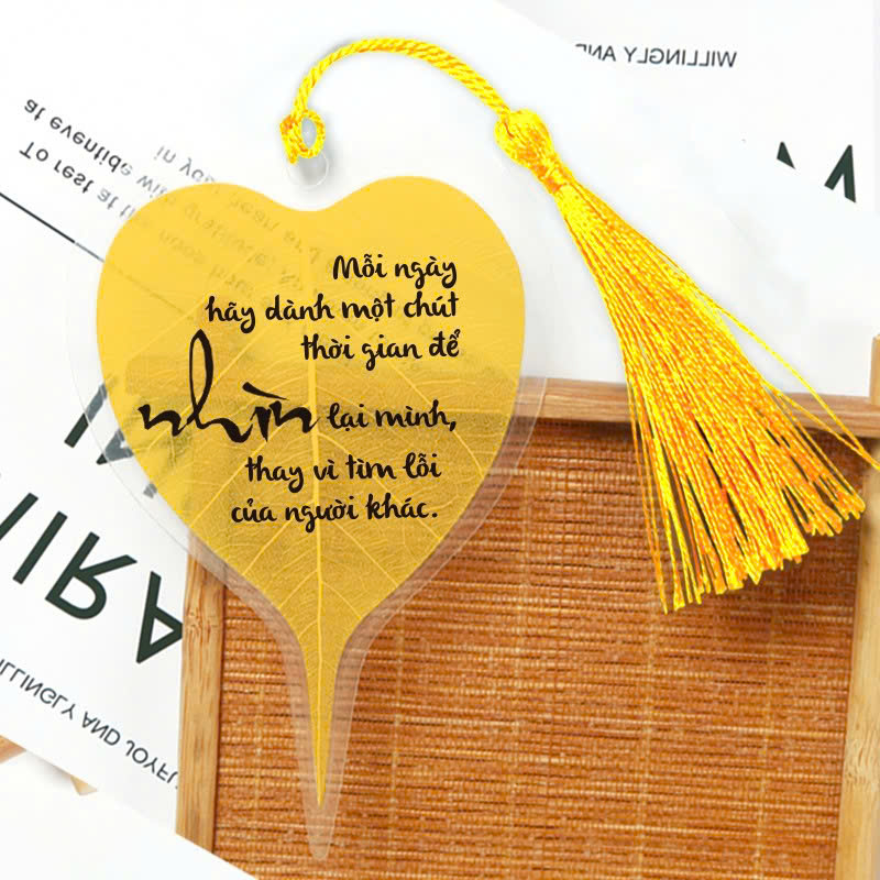 Lá Hoa Trên Đường Về - Tặng Kèm Bookmark Lá Bồ Đề Ngẫu Nhiên + Bookmark + Postcard - Ảnh 5