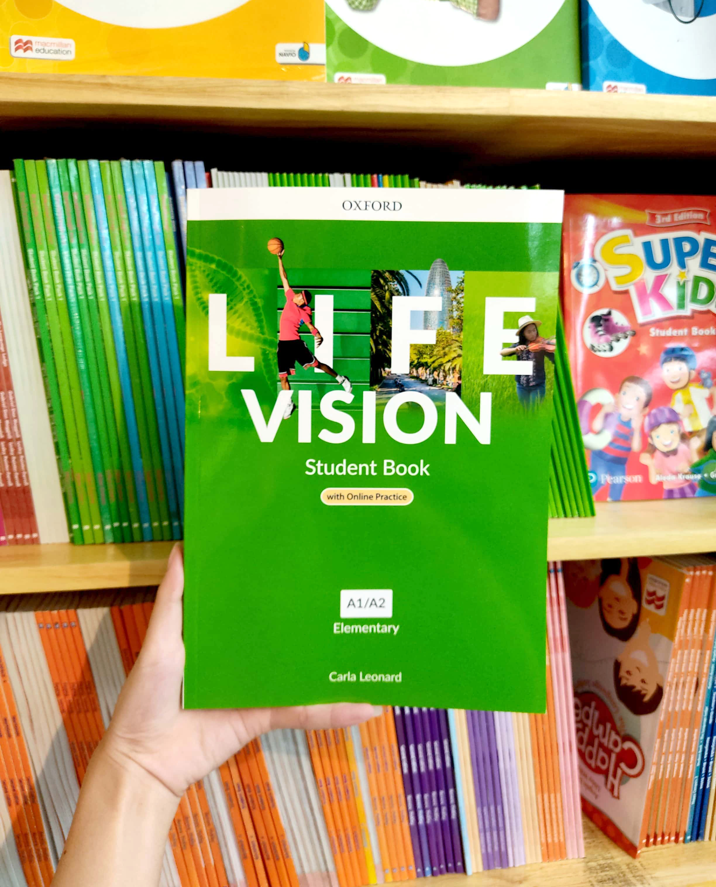 life vision student book with online practice a1/a2 elementary - Ảnh 8