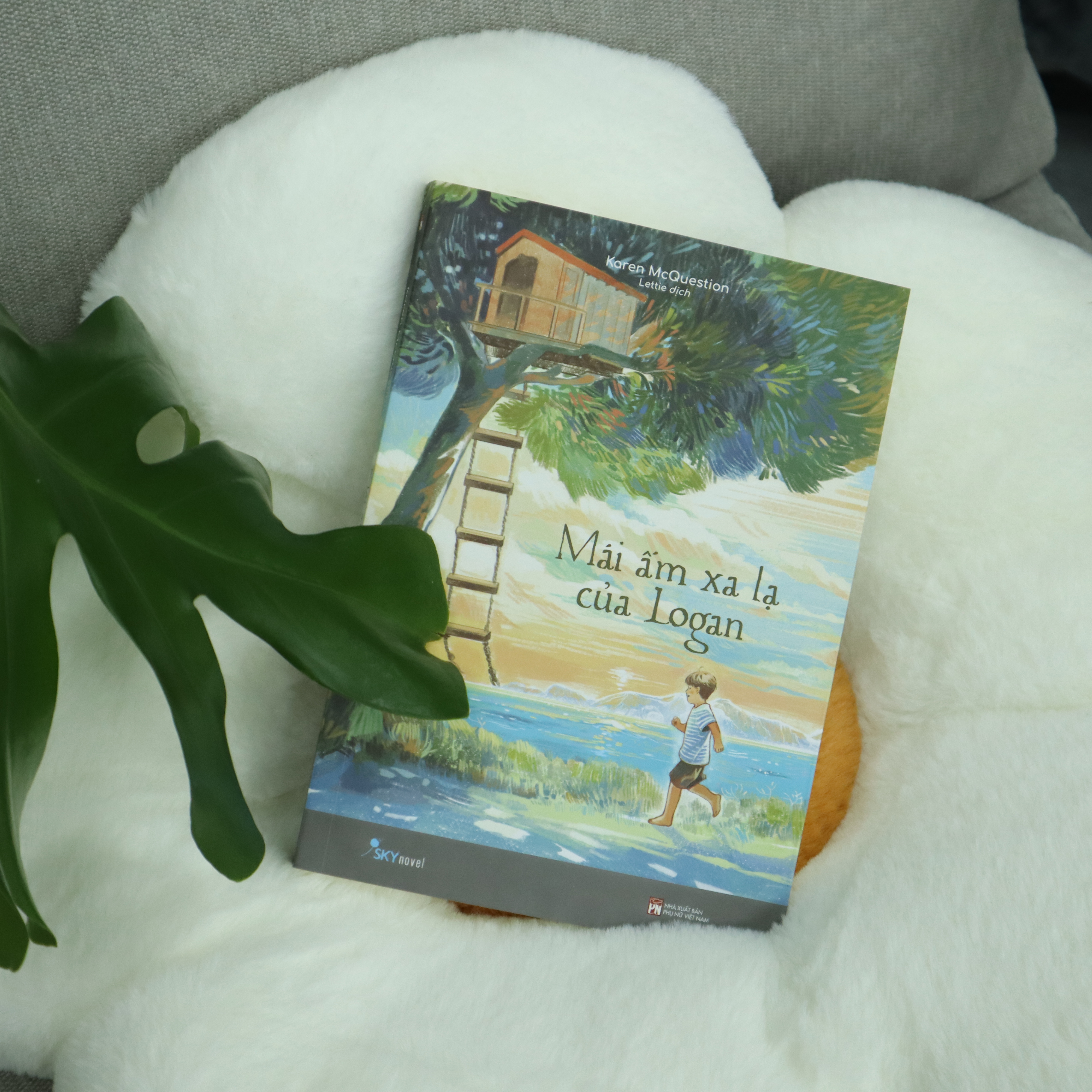 mái ấm xa lạ của logan - tặng kèm bookmark + postcard - Ảnh 6