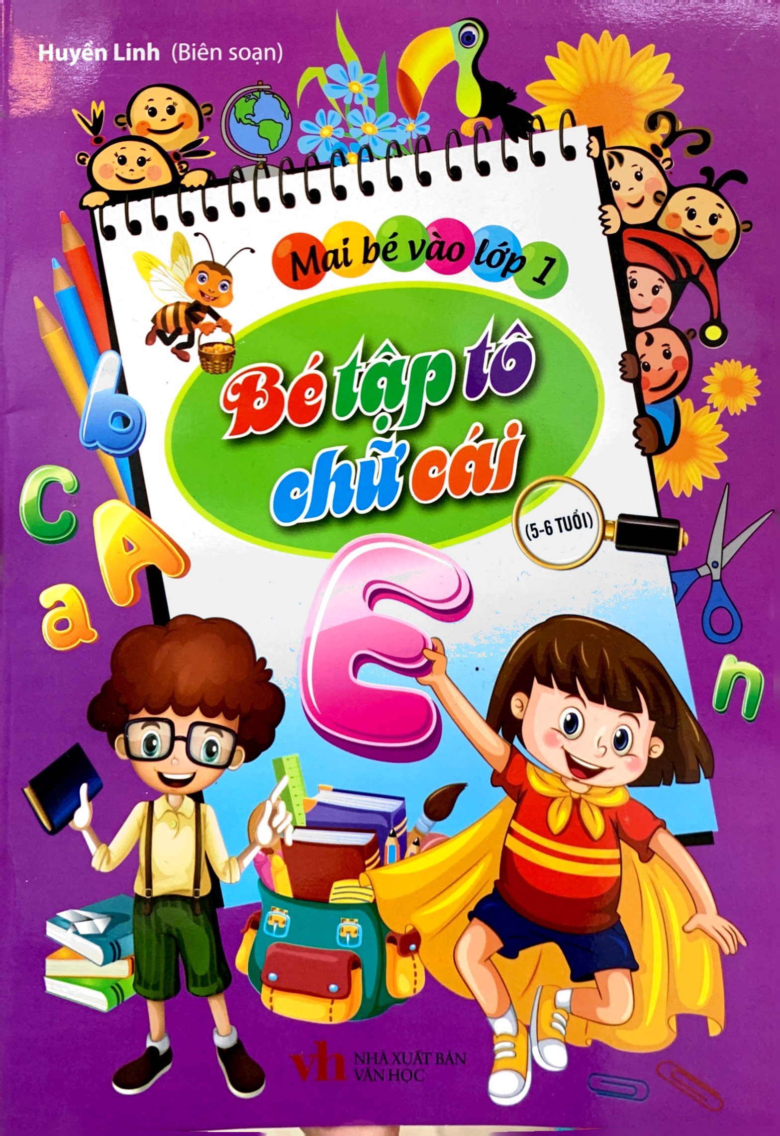 mai bé vào lớp 1 - bé tập tô chữ cái (2021) - Ảnh 2