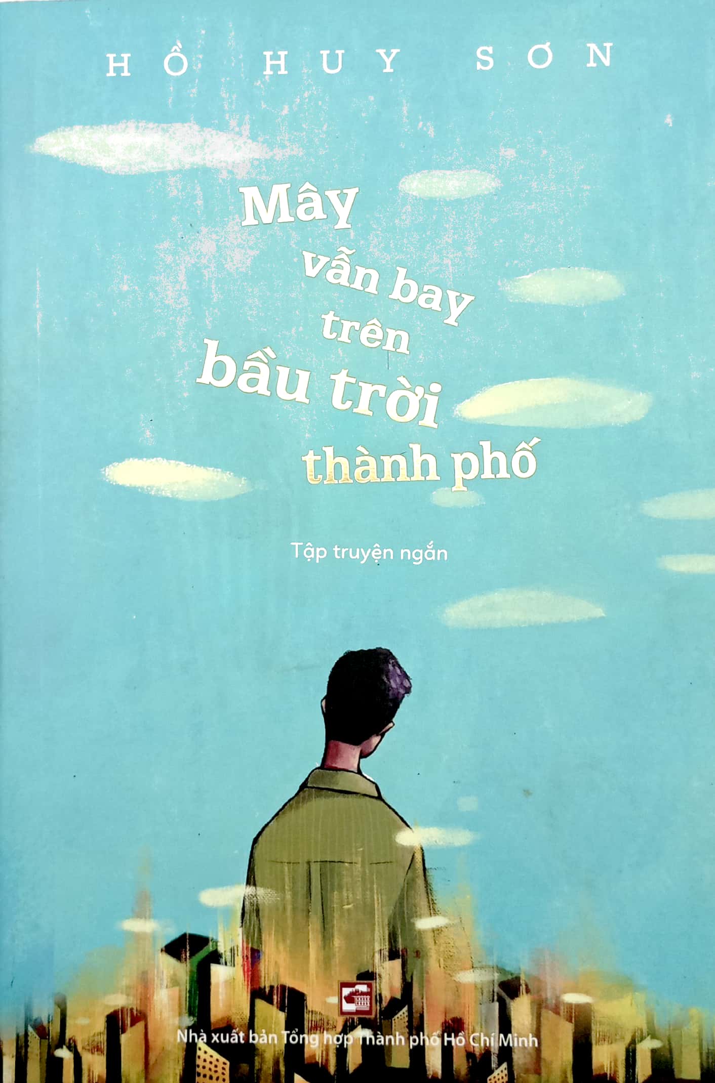 mây vẫn bay trên bầu trời thành phố - Ảnh 2