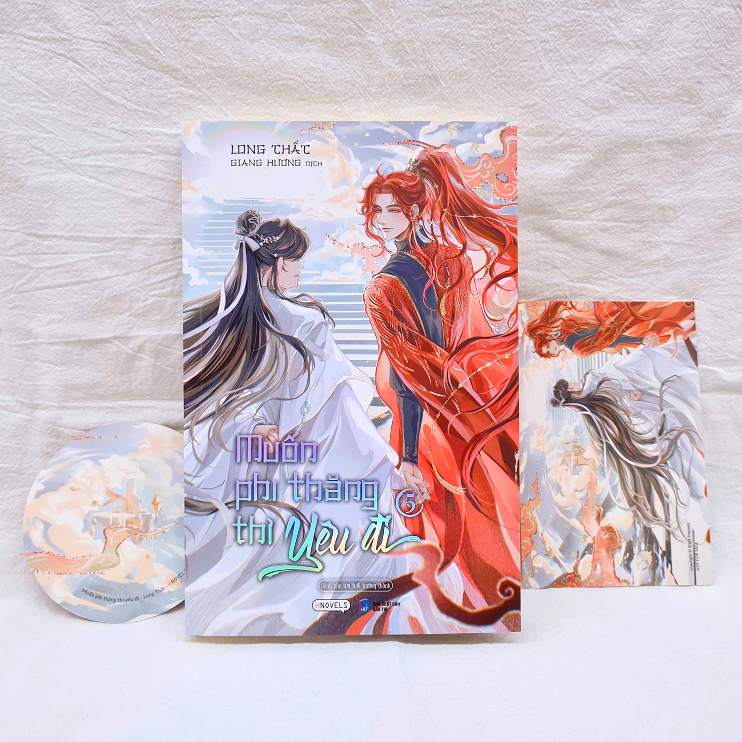muốn phi thăng thì yêu đi - tập 5 - tặng kèm bookmark tròn hai mặt + postcard bồi cứng - Ảnh 4