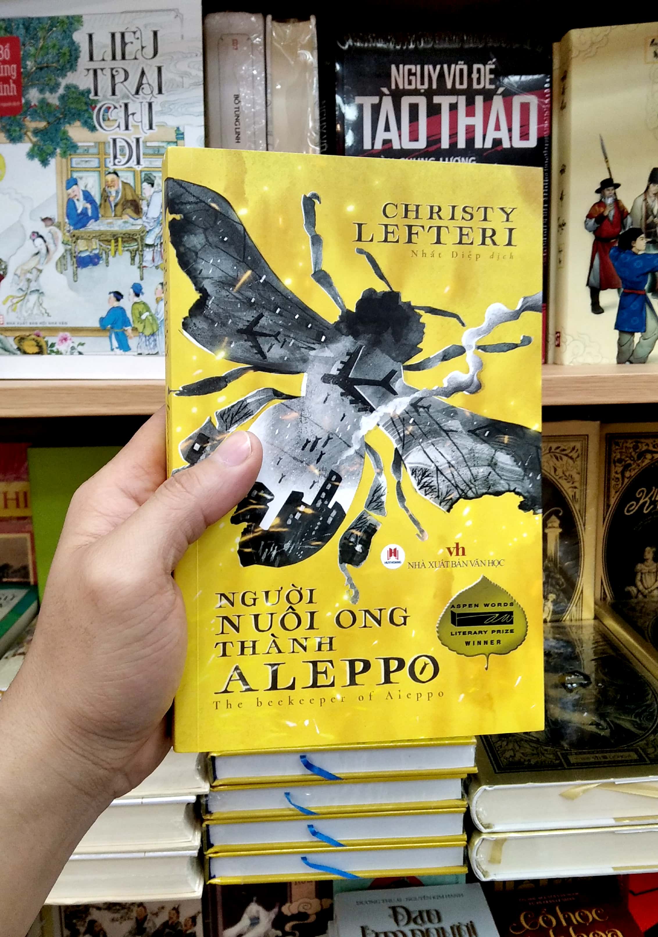 người nuôi ong thành aleppo - the beekeeper of aleppo (aspen words literary prize winner) - Ảnh 7