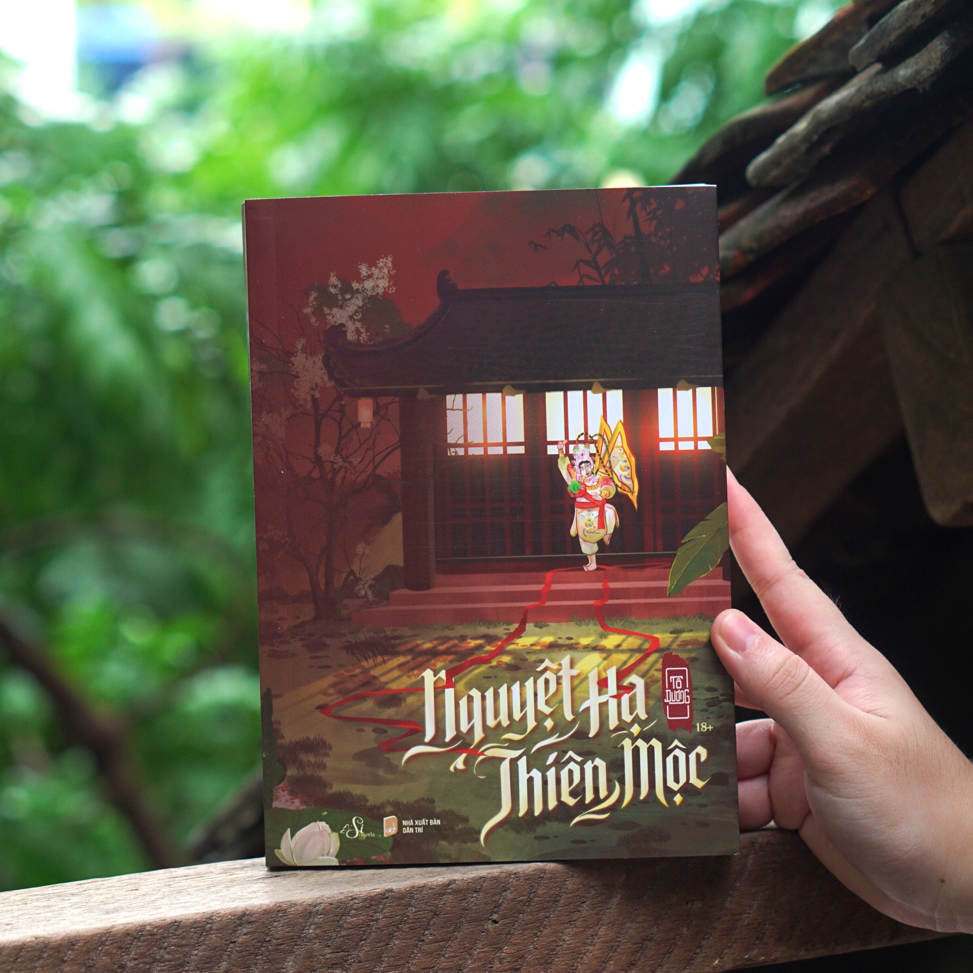 Nguyệt Hạ Thiên Mộc - Bản Đặc Biệt - Tặng Kèm 1 Bookmark Bế Hình Bồi Cứng + 2 Card Bo Góc Nhân Vật Bồi Cứng, Cán Nhũ + 1 Móc Khóa Tua Rua - Ảnh 8