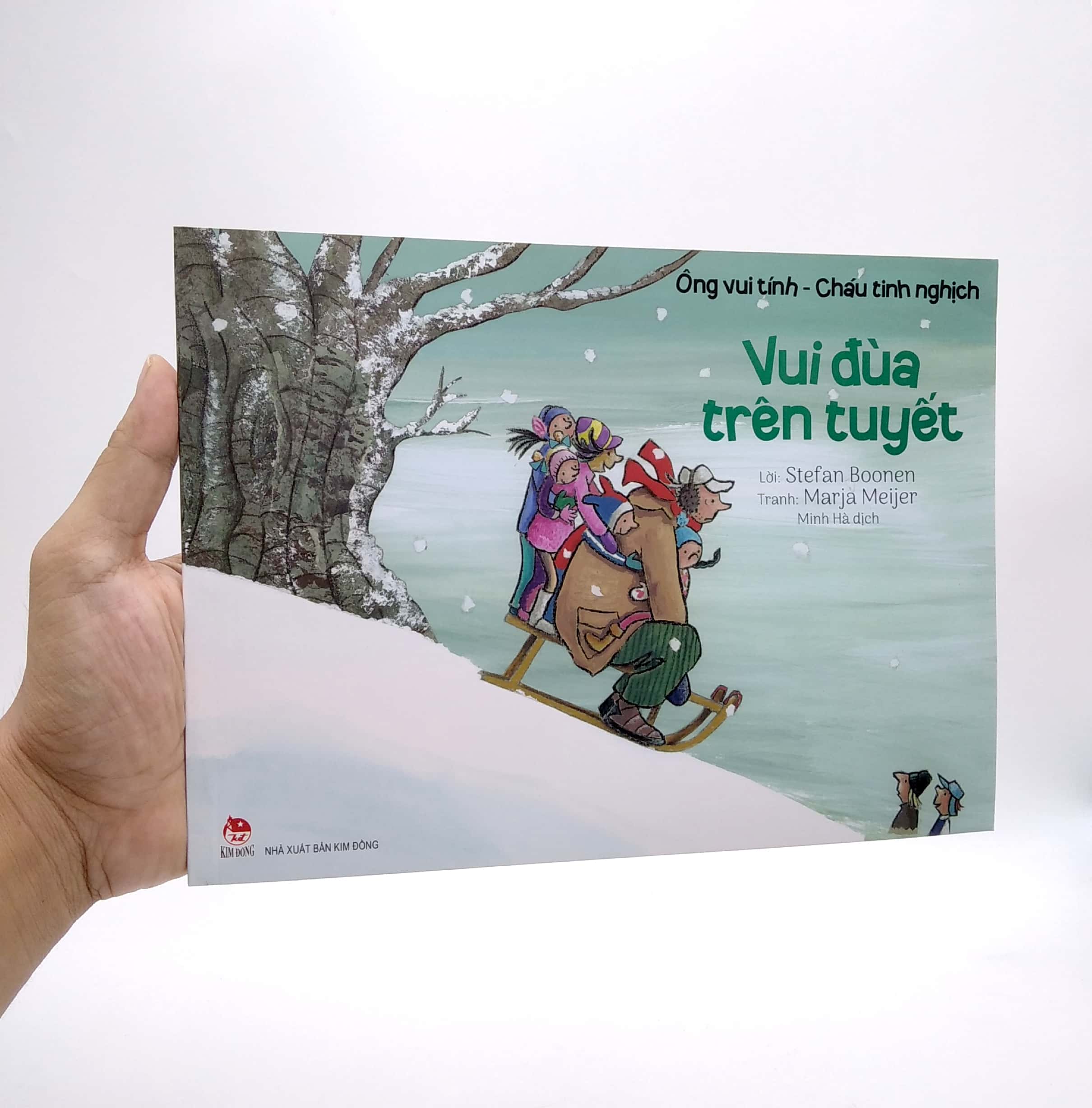 ông vui tính - cháu tinh nghịch - vui đùa trên tuyết - Ảnh 7