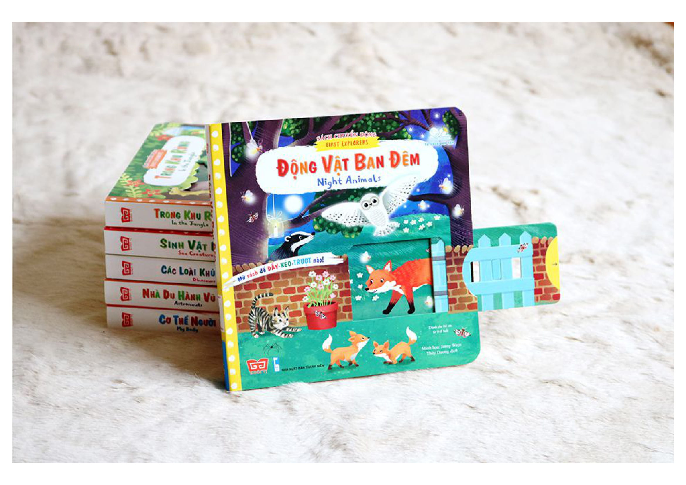 Sach Chuyen Dong - First Explorers - Night Animals - Dong Vat Ban Dem